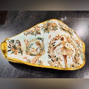 🦪 From Tide to Trinket
Hand-Finished Oyster Shells